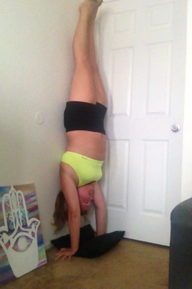 Curvy girls can do inversions too - Yoga is for every body! Curvy girls can do inversions too - Yoga is for every body!
