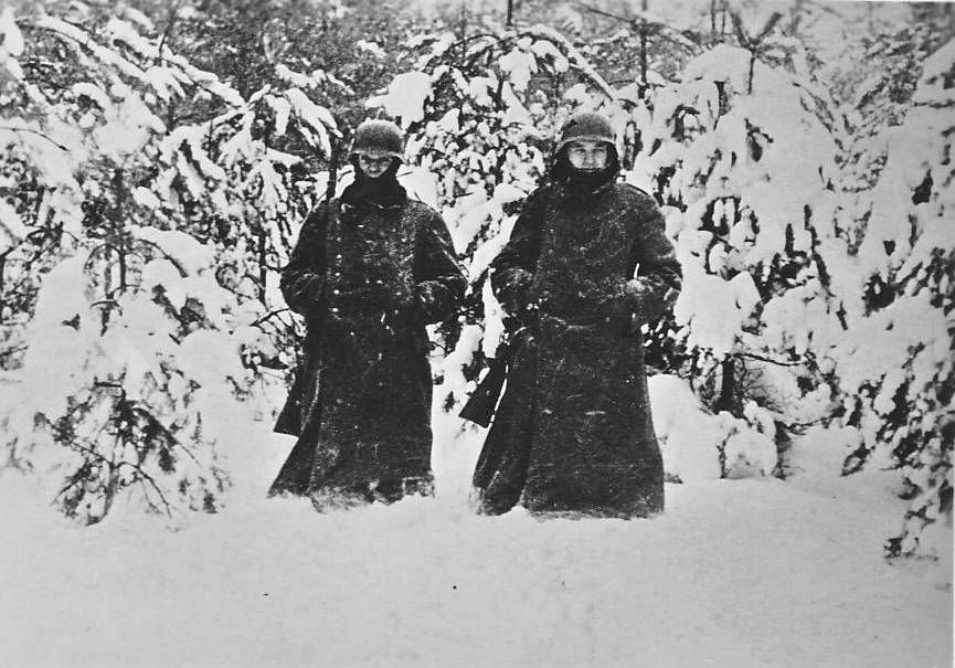 10_Soldiers_on_guard_in_December_1941_to_the_west_of_Moscow_zps50a70f0d.jpg