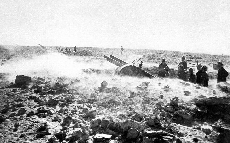 Batteries-of-an-advanced-Italian-position-near-Tobruk-Libya-on-January-6-1942_-AP-Photo-960x598_zps4f946a23.jpg