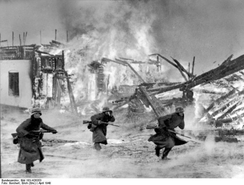 german_soldiers_in_burning_norwegian_village_1940_zps531c1f45.jpg